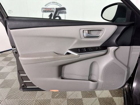 Used 2017 Toyota Camry LE image 10