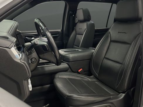 Used 2022 GMC Yukon XL Denali AWD/4WD image 9