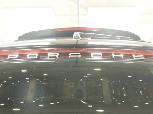 Certified 2026 Porsche Macan AWD/4WD image 38