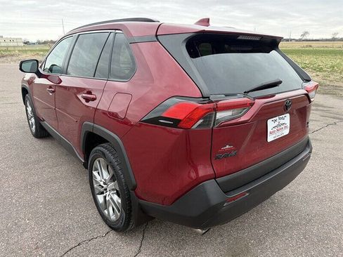 Used 2019 Toyota RAV4 XLE Premium w/ Cold Weather Package AWD/4WD image 5