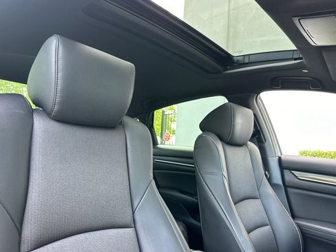 Used 2018 Honda Accord Sport image 25