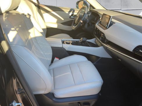Used 2023 Nissan Rogue SL AWD/4WD image 16