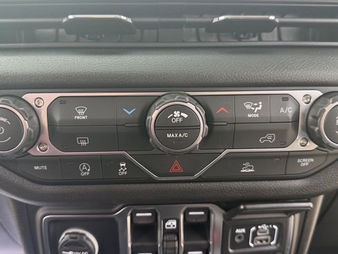 New 2026 Jeep Gladiator Sport AWD/4WD image 23