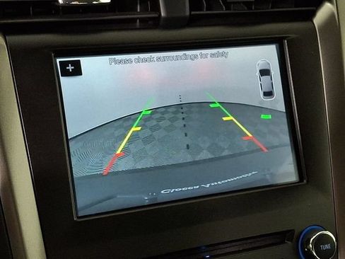Used 2018 Ford Fusion SE w/ Fusion SE Technology Package FWD image 4