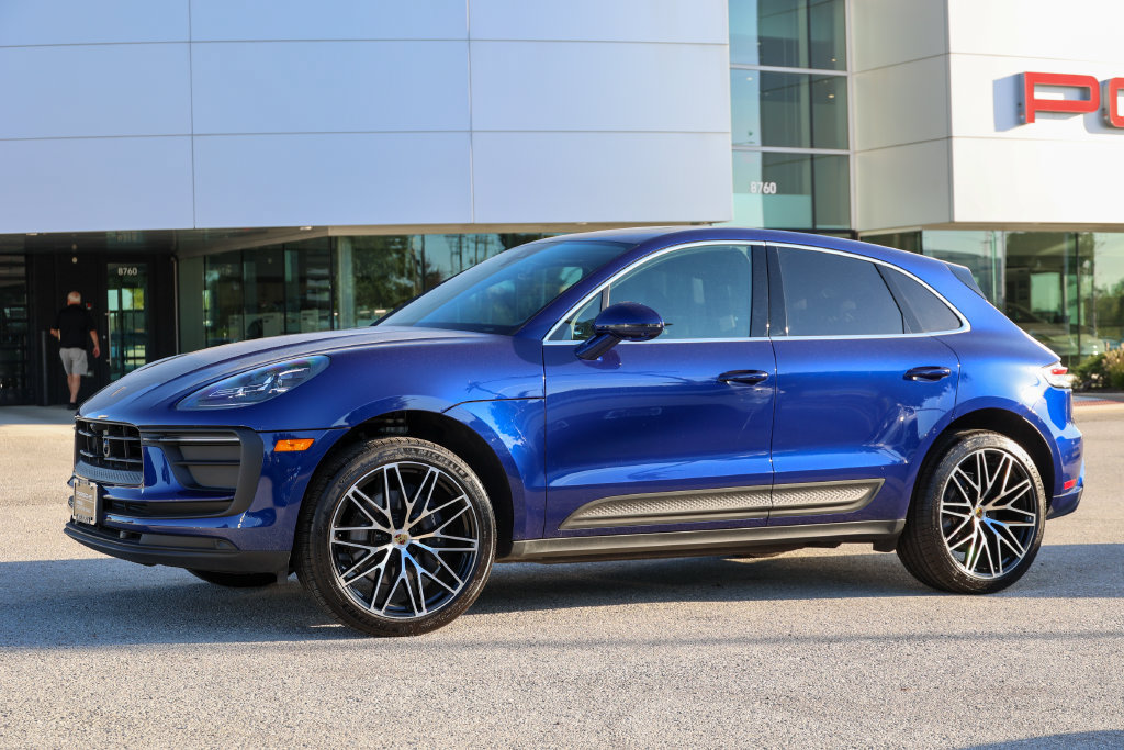 Certified 2026 Porsche Macan AWD/4WD image 9