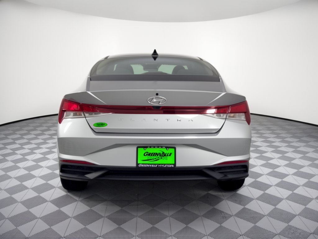 Used 2021 Hyundai Elantra SE FWD image 11