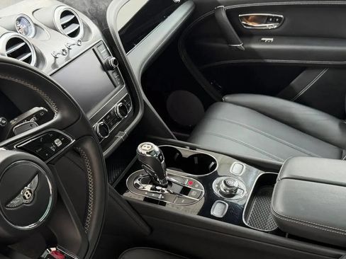 Used 2019 Bentley Bentayga AWD/4WD image 30