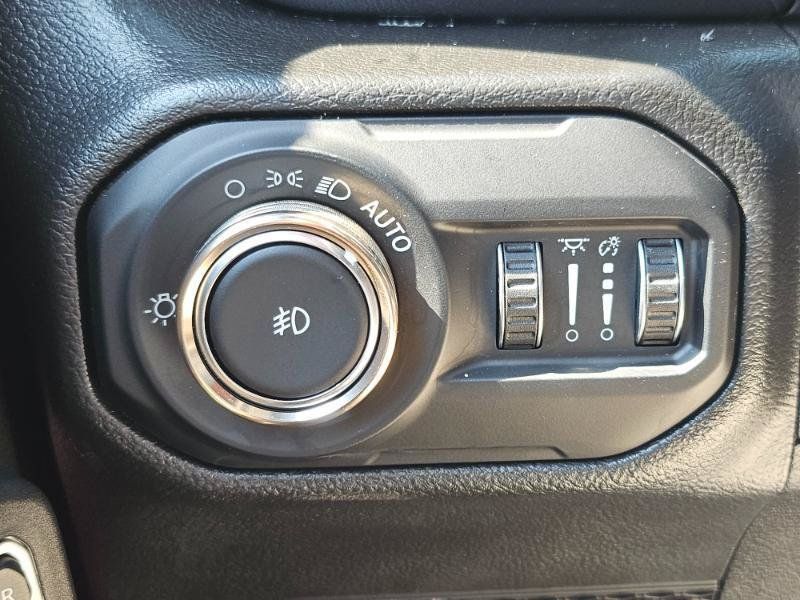 Used 2022 Jeep Wrangler Unlimited Rubicon AWD/4WD image 40