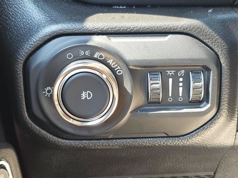 Used 2022 Jeep Wrangler Unlimited Rubicon AWD/4WD image 40