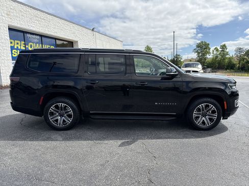 Used 2024 Jeep Wagoneer L Series II w/ Flexible Seating Group AWD/4WD image 11
