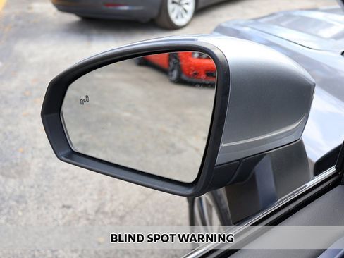 Used 2022 Volkswagen Taos SE image 3