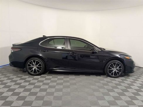 Used 2024 Toyota Camry SE FWD image 5