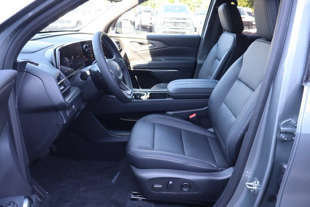 New 2027 Chevrolet Traverse LT w/ Driver Confidence Package AWD/4WD image 5