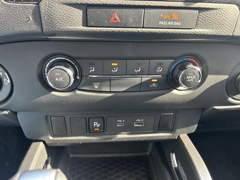 Used 2023 Nissan Frontier SV w/ Midnight Edition Package image 10