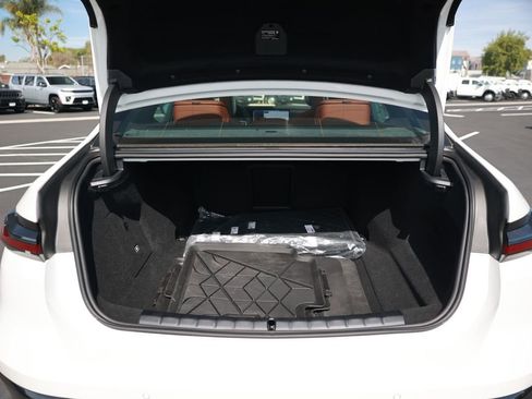 Used 2025 BMW i7 M70 w/ Executive Package image 39