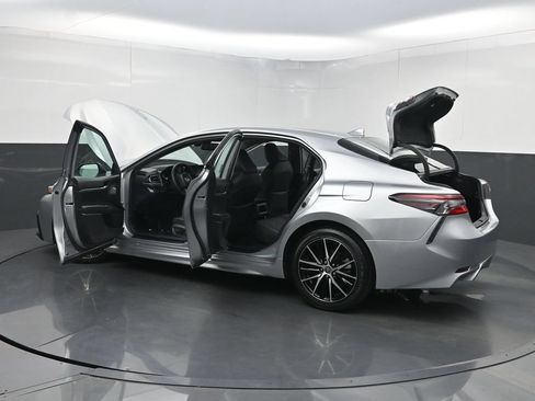 Used 2022 Toyota Camry SE w/ Convenience Package FWD image 37