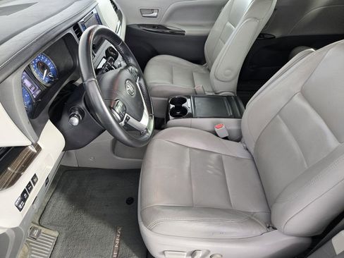 Used 2015 Toyota Sienna XLE w/ XLE Navigation Package image 14