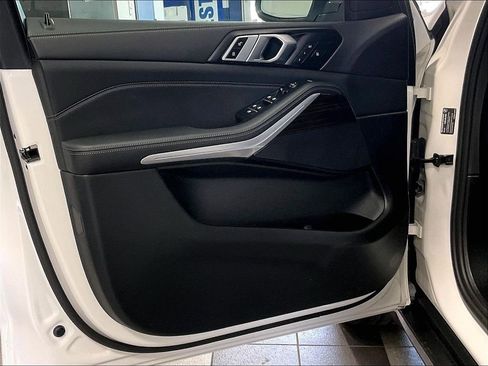 Used 2025 BMW X5 xDrive40i w/ Climate Comfort Package AWD/4WD image 9