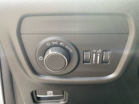 Used 2025 Jeep Grand Cherokee L Laredo RWD image 22