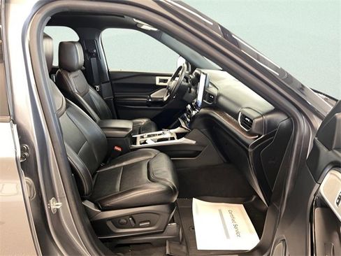 Used 2022 Ford Explorer Platinum w/ Equipment Group 601A image 13