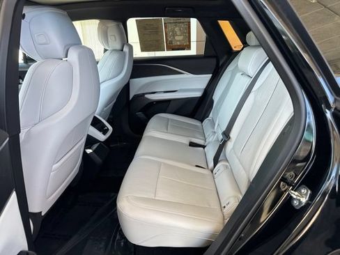 Used 2024 Cadillac Lyriq Luxury AWD/4WD image 22