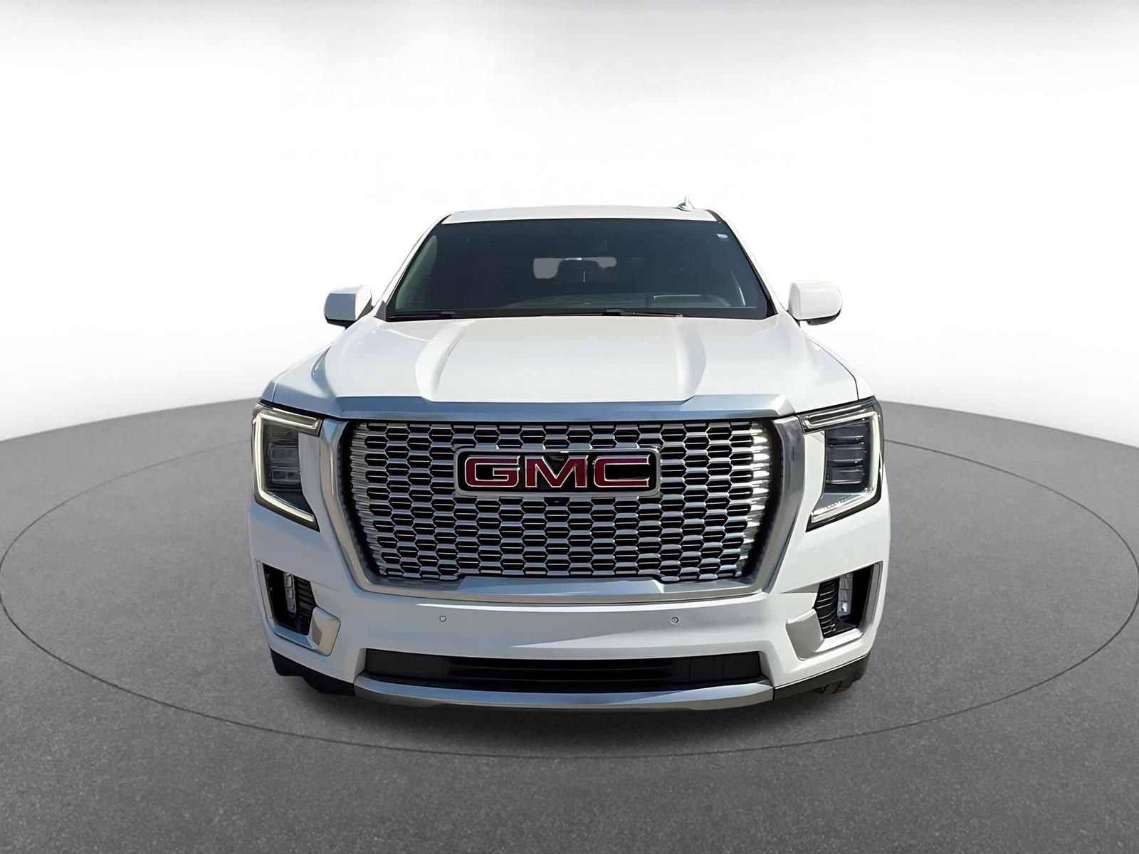 Used 2023 GMC Yukon Denali AWD/4WD image 4