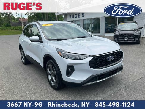 Certified 2025 Ford Escape ST-Line Select AWD/4WD image 2