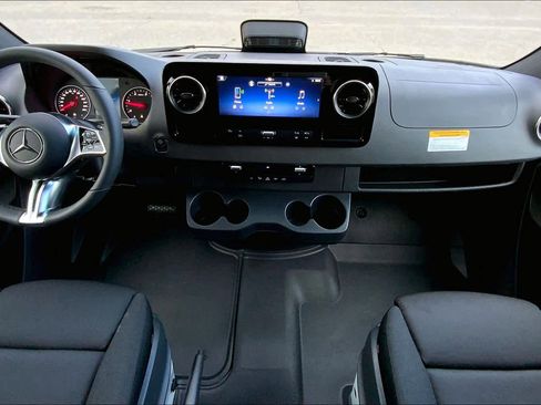Certified 2025 Mercedes-Benz Sprinter 2500 image 5