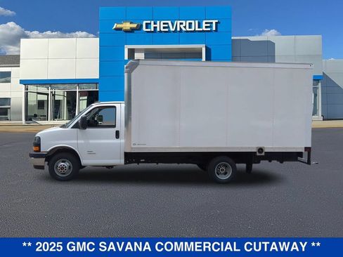 New 2025 GMC Savana 4500 w/ Power Convenience Package RWD image 8