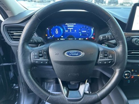 Used 2020 Ford Escape Titanium image 27