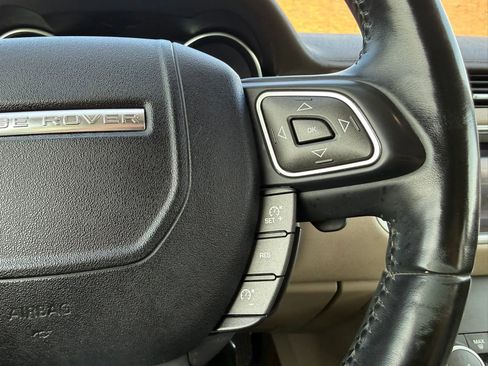 Used 2017 Land Rover Range Rover Evoque SE image 30