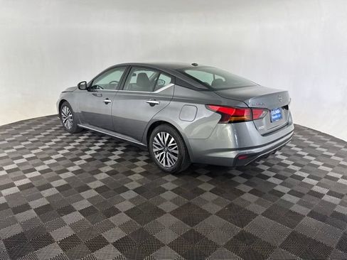 Used 2025 Nissan Altima 2.5 SV FWD image 10