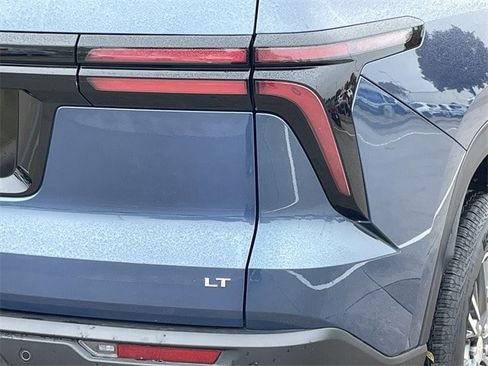 Used 2024 Chevrolet Traverse LT image 6