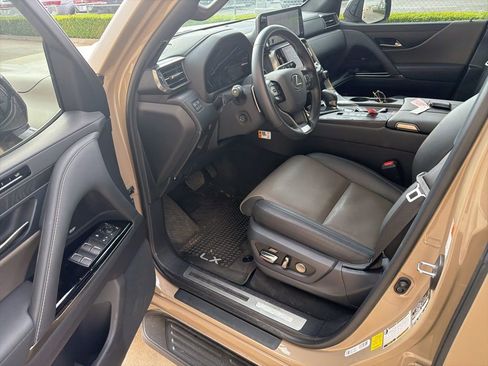 Certified 2025 Lexus LX 700h Overtrail w/ Accessory Package (Z1) image 5