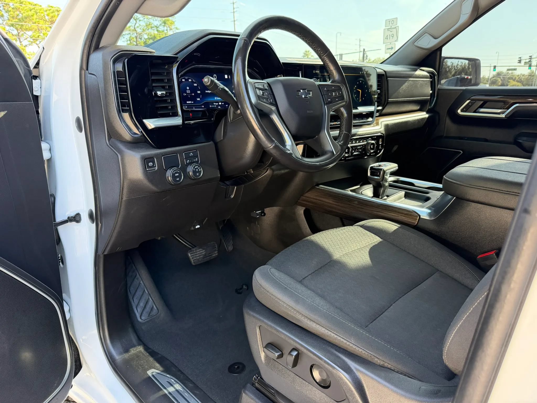 Used 2023 Chevrolet Silverado 1500 RST RWD image 7