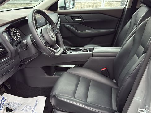 Certified 2022 Nissan Rogue SV w/ SV Premium Package image 19