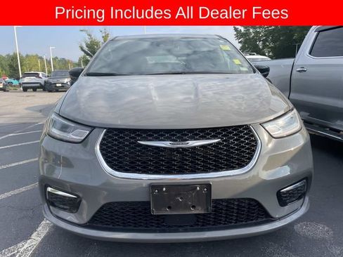 Used 2025 Chrysler Pacifica Select FWD image 11