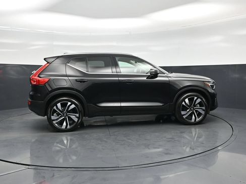 Used 2025 Volvo XC40 B5 Plus AWD/4WD image 25