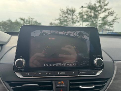 Used 2024 Nissan Altima 2.5 SV FWD image 24