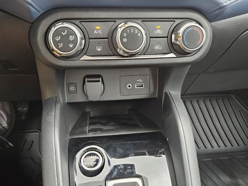 New 2025 Nissan Versa SV w/ Trunk Package image 10