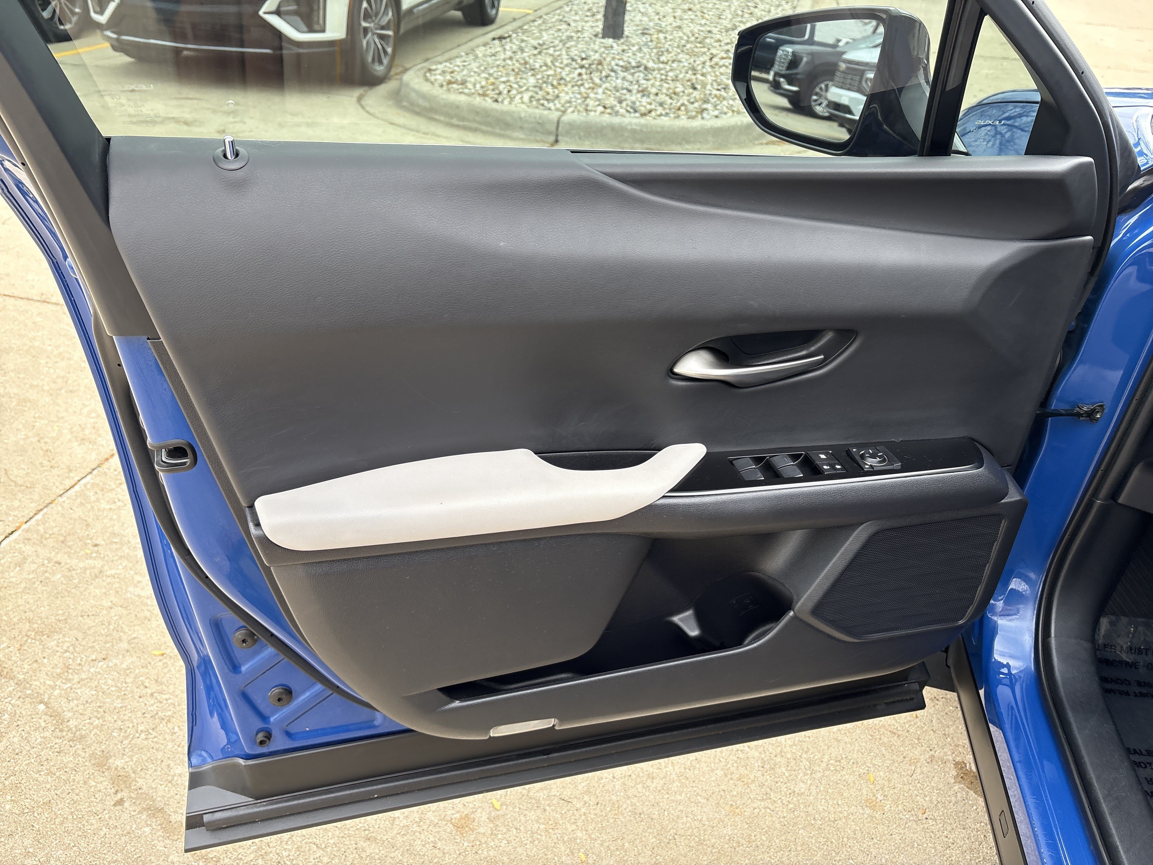 Used 2022 Lexus UX 250h w/ Premium Package AWD/4WD image 10