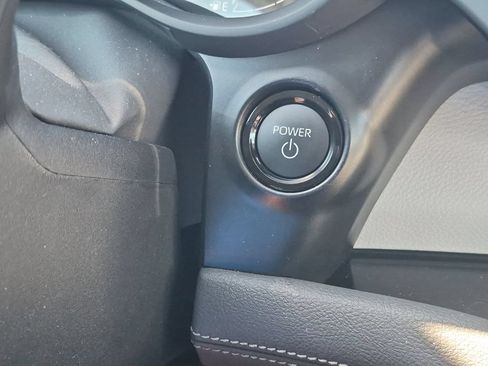 Certified 2025 Toyota Sienna XLE FWD image 24