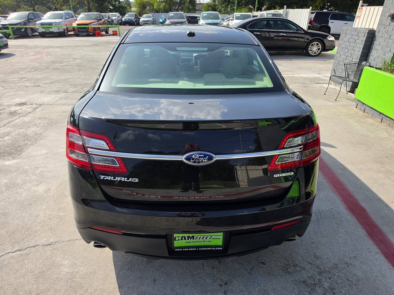 Used 2013 Ford Taurus SE FWD image 14