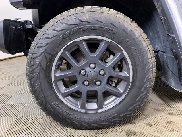 Used 2020 Jeep Gladiator Overland w/ Dual Top Group AWD/4WD image 31
