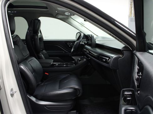 Used 2025 Lincoln Aviator Reserve w/ Luxury Package image 17