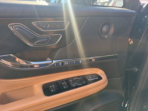 Used 2020 Lincoln Corsair Reserve w/ Equipment Group 201A image 4