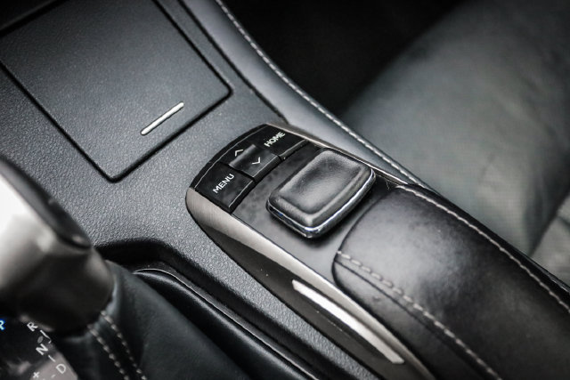 Used 2016 Lexus ES 300h w/ Luxury Package w/Wood Trim FWD image 52