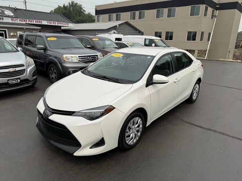 Used 2018 Toyota Corolla LE w/ Carpet Mat Package (TMS) FWD image 2