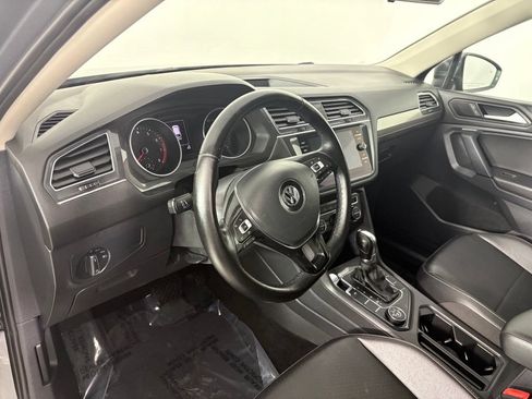 Used 2019 Volkswagen Tiguan SE w/ Panoramic Sunroof Package AWD/4WD image 18