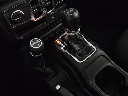 Used 2023 Jeep Wrangler Unlimited image 15